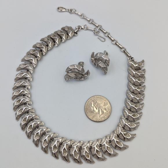 Vintage Coro Silver Tone Set Clip Earrings & Choker Wavy Links Necklace Brushed - Picture 10 of 12